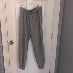 GREY CHAMPION SWEATS (L)